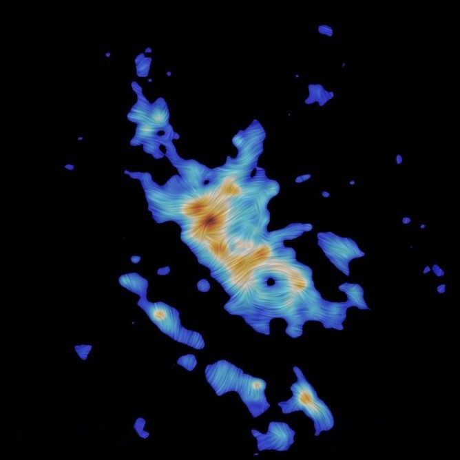 ALMA revela que la turbulencia podría dominar a los campos magnéticos en las semillas de cúmulos estelares masivos